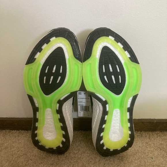 Adidas Ultraboost 22. Men’s size 11 - Picture 7 of 10